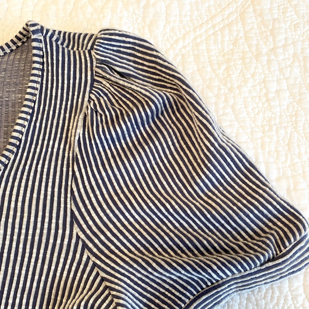 W5 Shirt with a Square Neck and Short Puff Sleeve - Picture 4 of 4